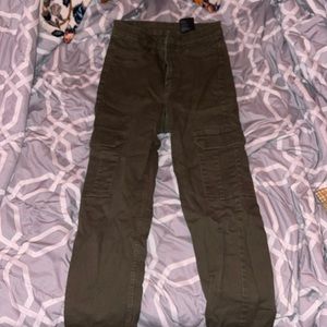 H&M cargo pants size 4 color dark green